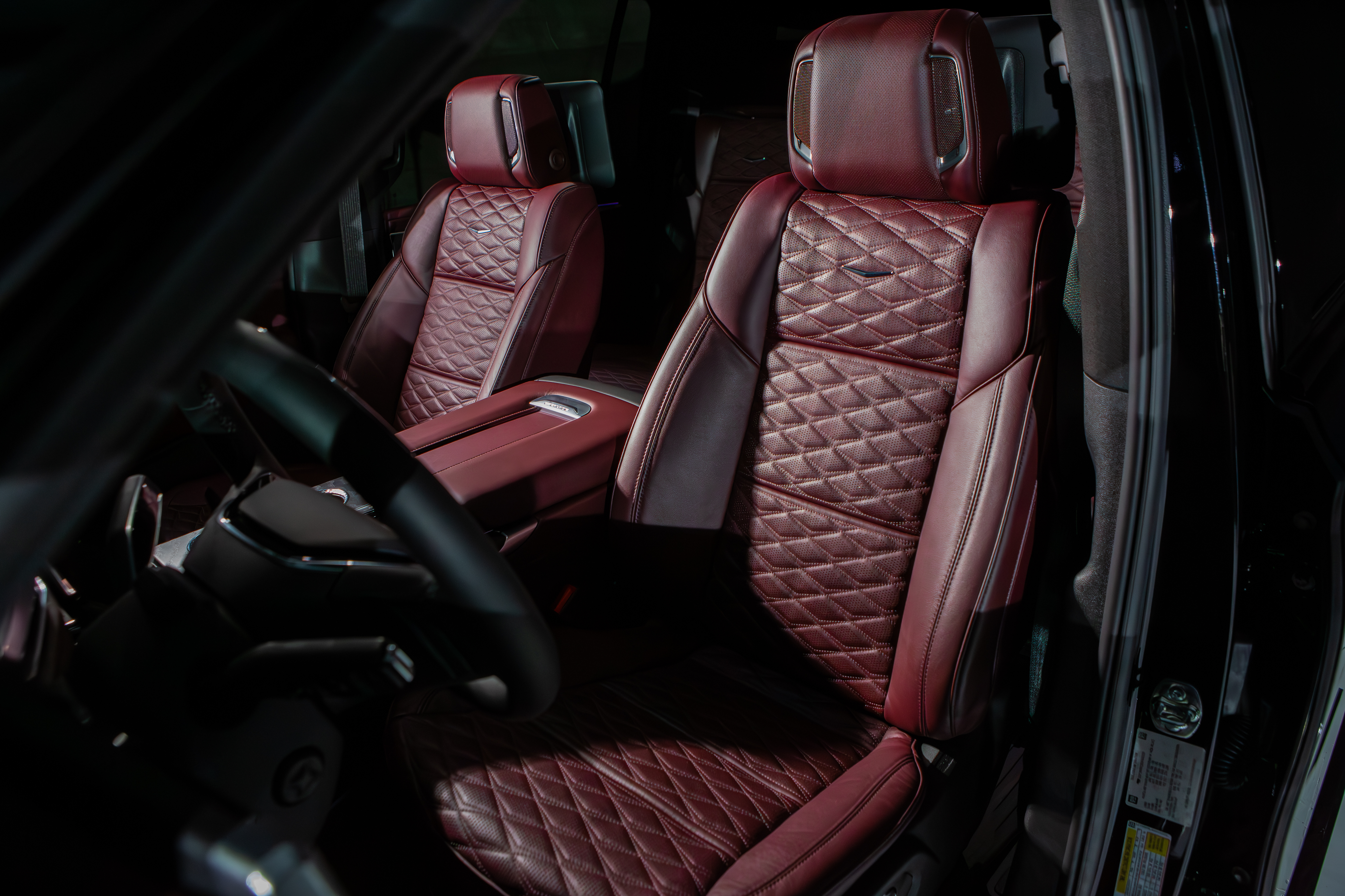 CADILLAC_ESCALADE_2025-19