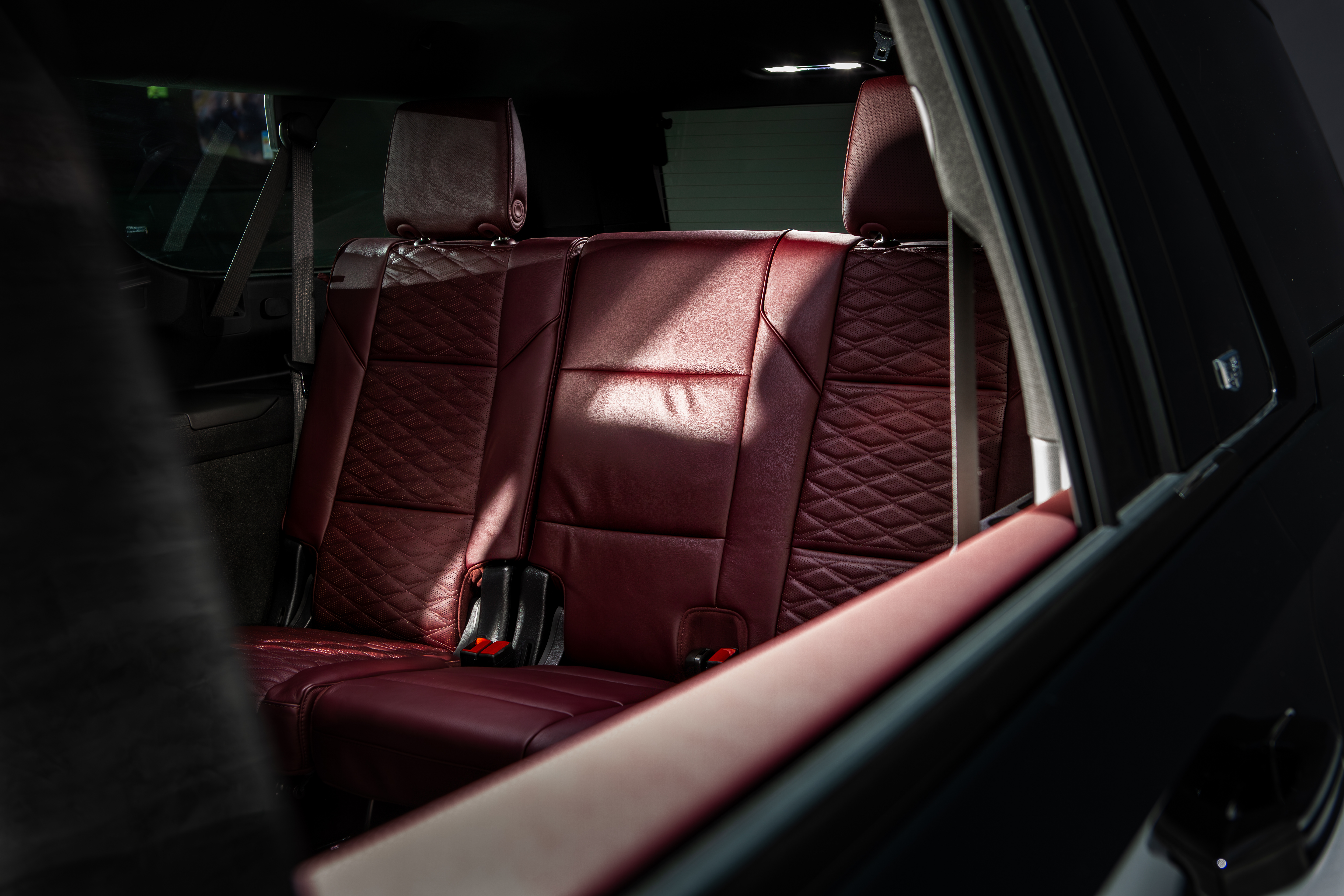 CADILLAC_ESCALADE_2025-22