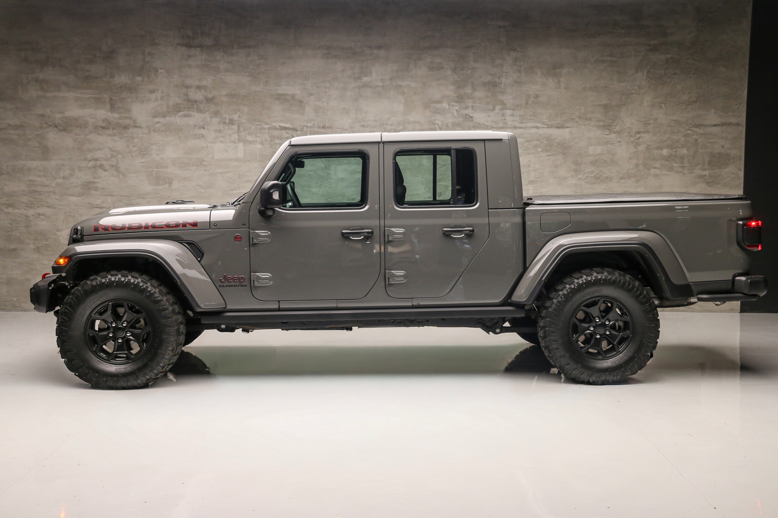 WhatsApp Image 2025-10-13 at 17.08.57