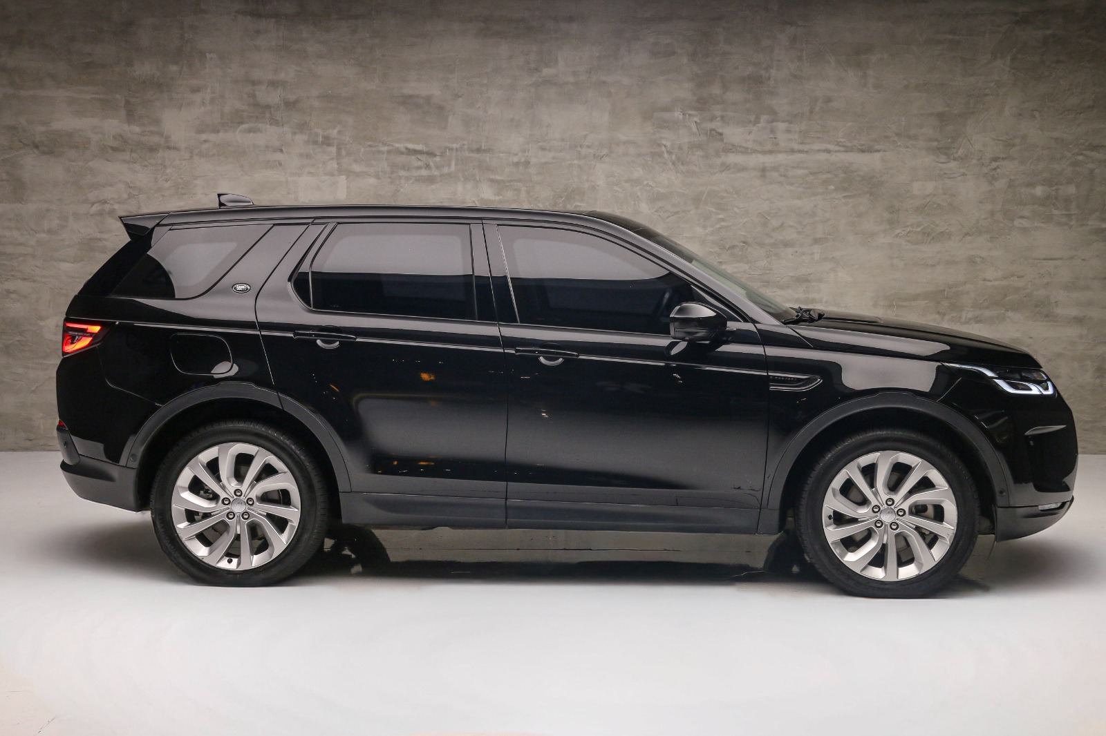 WhatsApp Image 2025-12-08 at 11.44.32 (1)