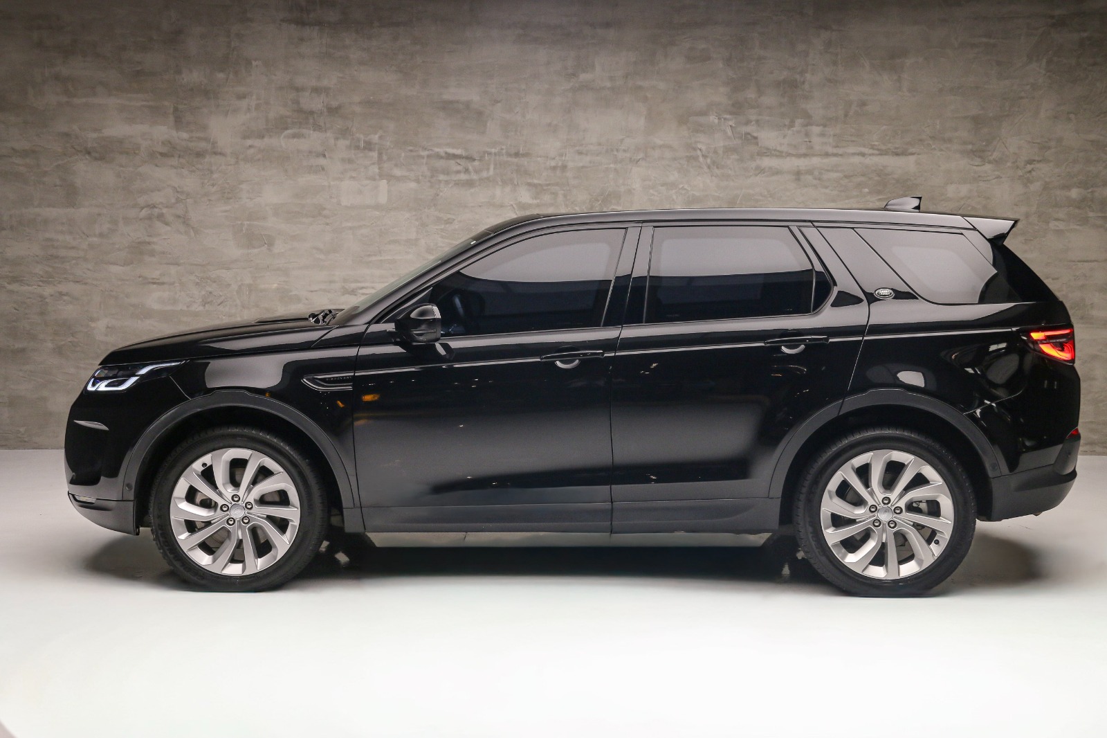 WhatsApp Image 2025-12-08 at 11.44.33 (1)